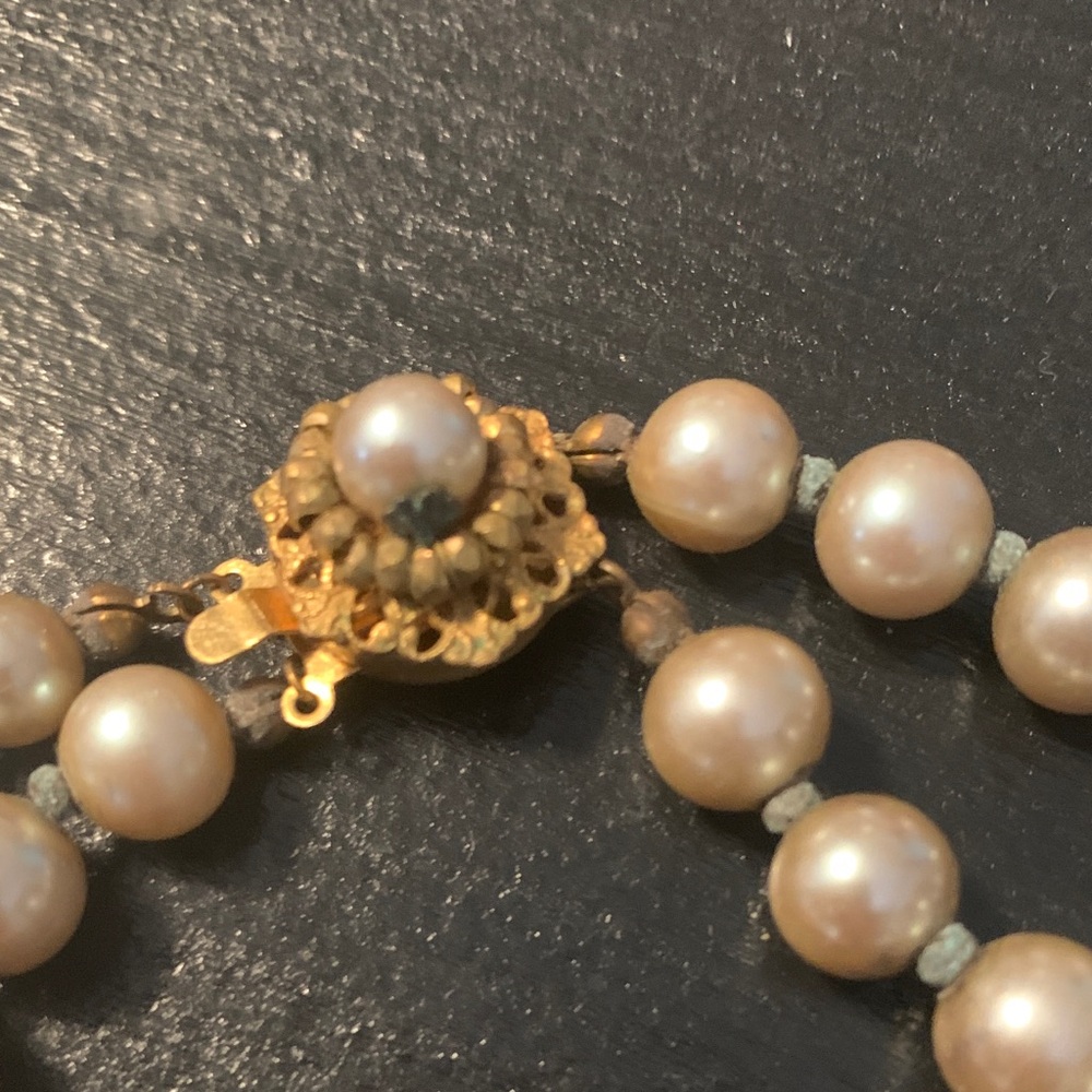 Vintage- Elegant Pearl and Jade Necklace! - Picture 4 of 6